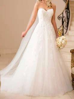 White Simple Princess Ball Gown Wedding Dress A-Line Strapless Sleeveless Backless Lace Bridal Dresses Free Customization